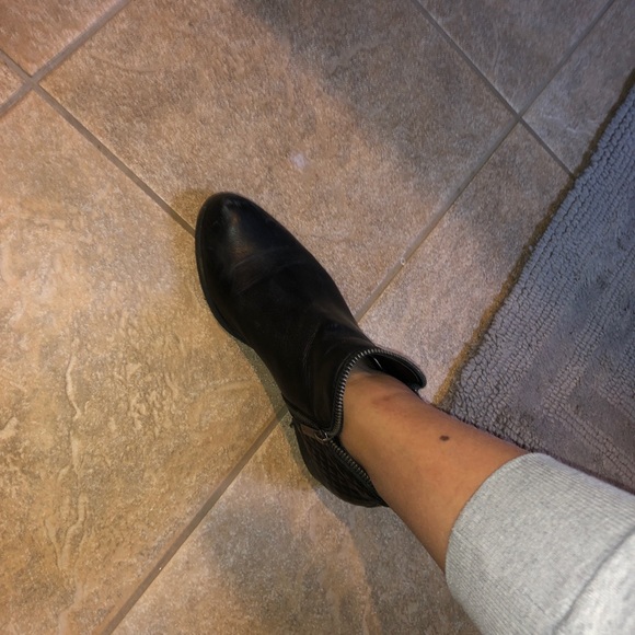 COPY - LUCKY BRAND ANKLE BOOTIES - Picture 5 of 8